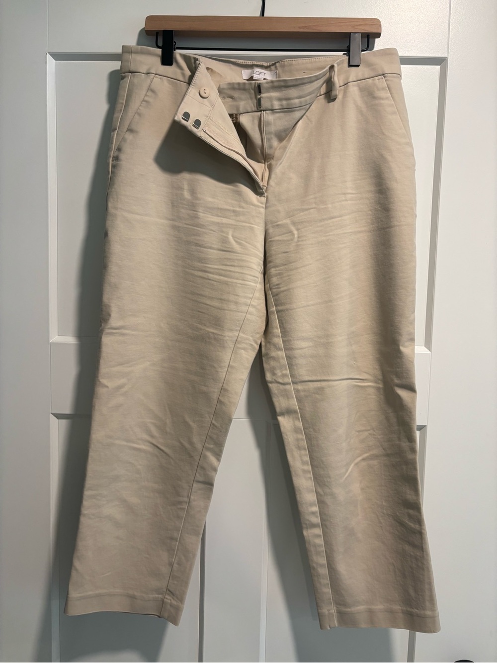 LOFT Cropped The Riviera Slim in Light Beige